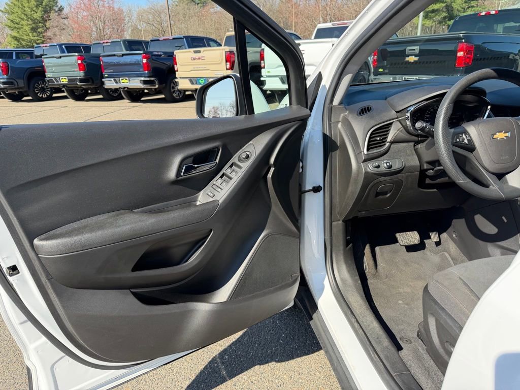 Certified 2019 Chevrolet Trax LS w/ Tint and Cruise Package image 14