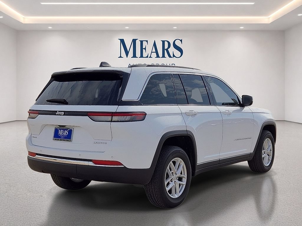 Used 2024 Jeep Grand Cherokee Laredo X w/ Trailer Tow Package AWD/4WD image 5