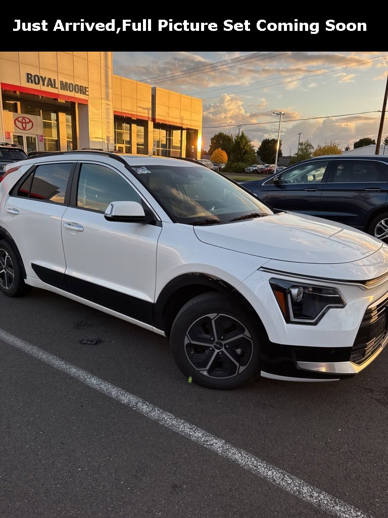 Used 2024 Kia Niro SX