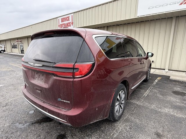Used 2022 Chrysler Pacifica Limited image 3