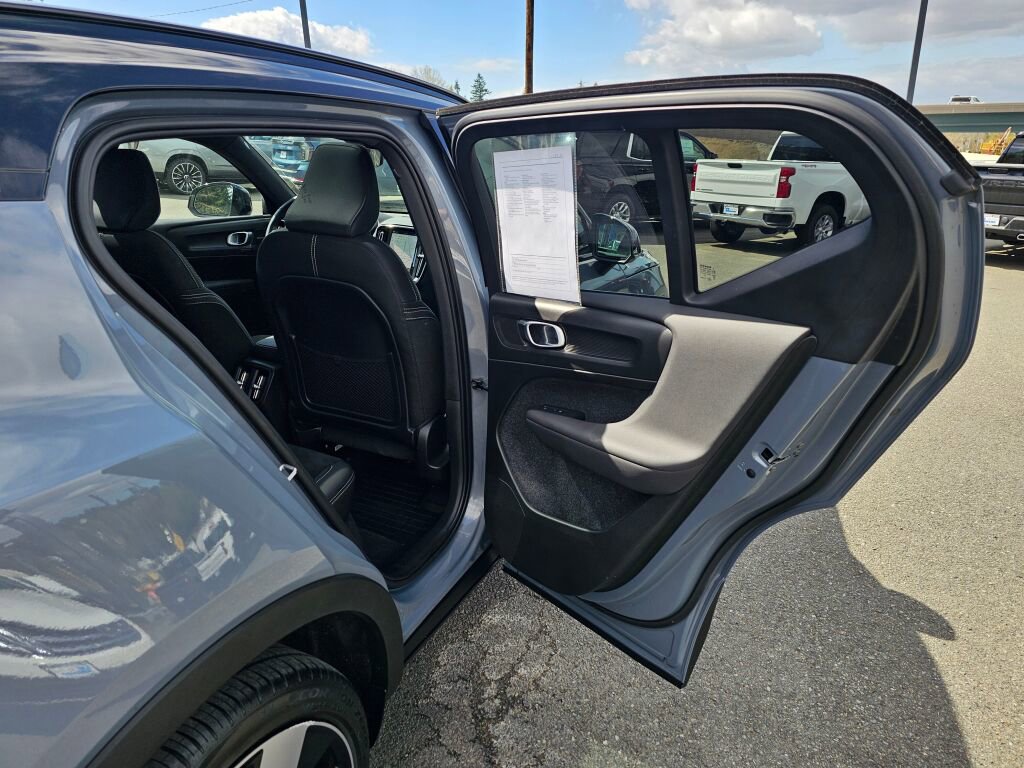 Used 2023 Volvo XC40 Recharge Ultimate image 25