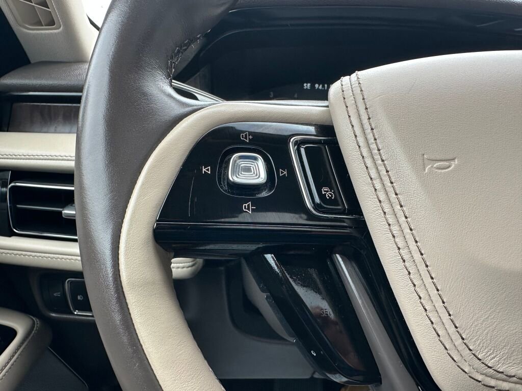 Used 2020 Lincoln Aviator Reserve w/ Equipment Group 202A image 15