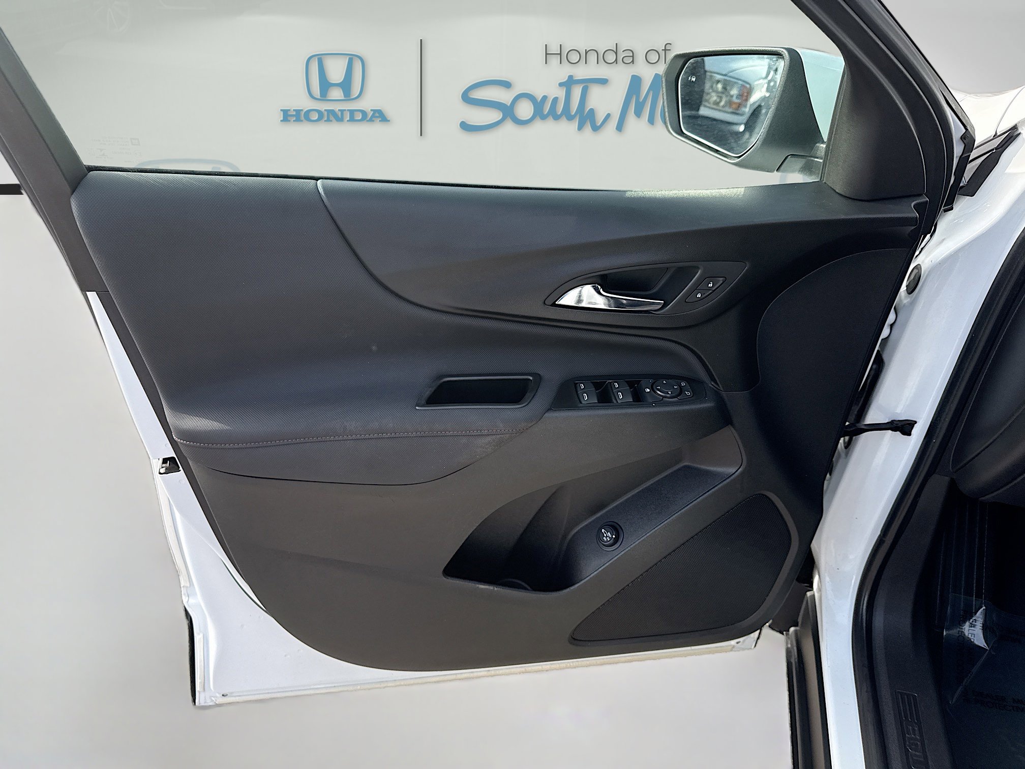 Used 2022 Chevrolet Equinox RS w/ Infotainment Package image 19