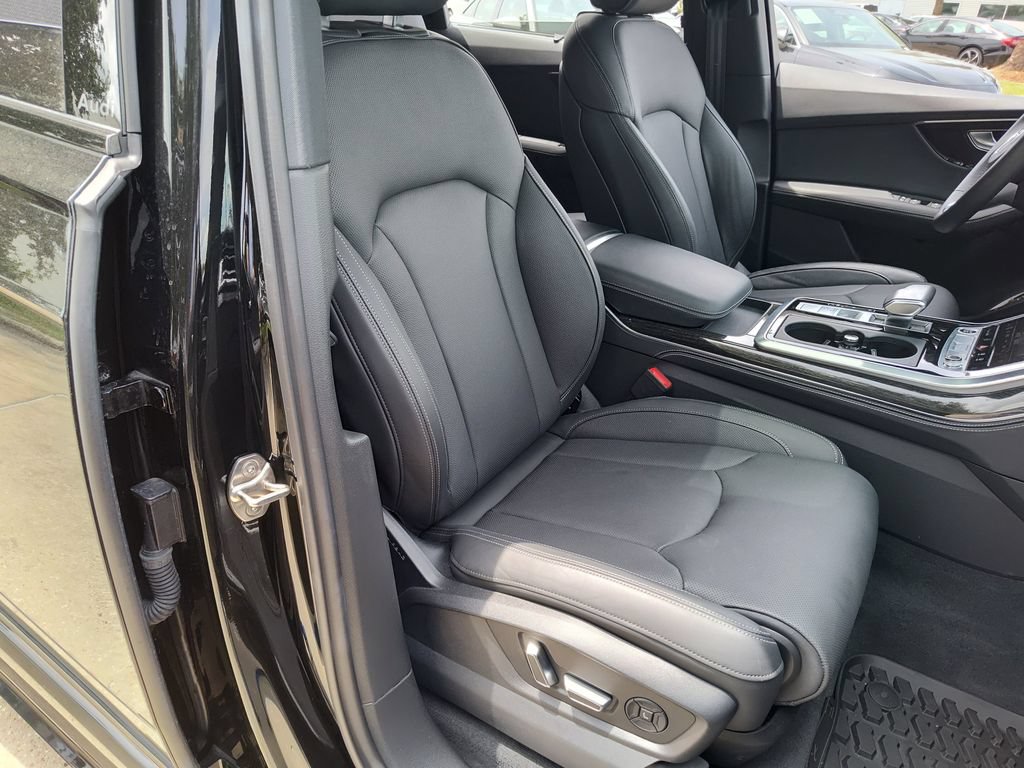 Used 2025 Audi Q7 3.0T Prestige w/ Prestige Package AWD/4WD image 34