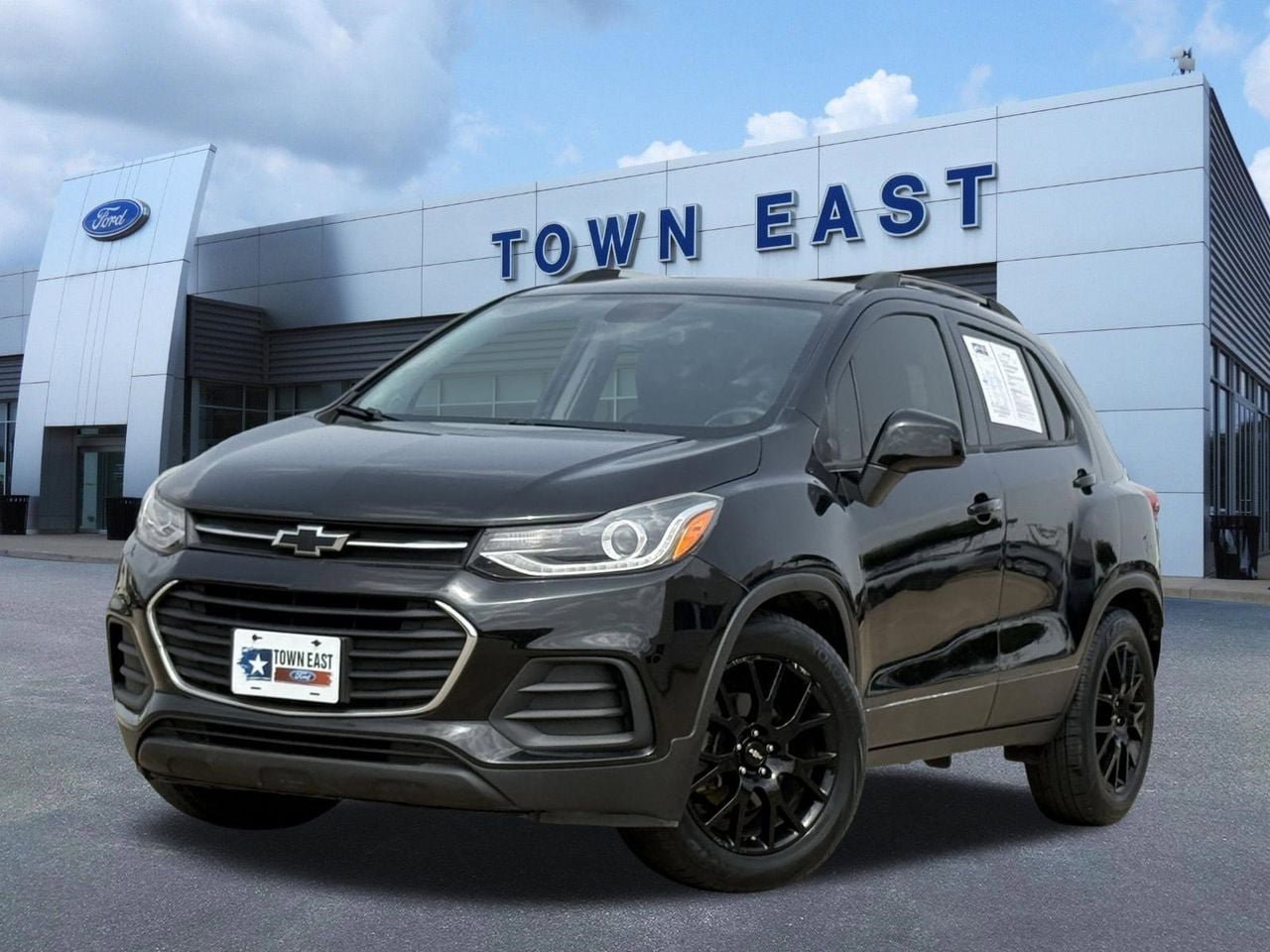 Used 2021 Chevrolet Trax LT w/ Midnight Edition FWD image 1