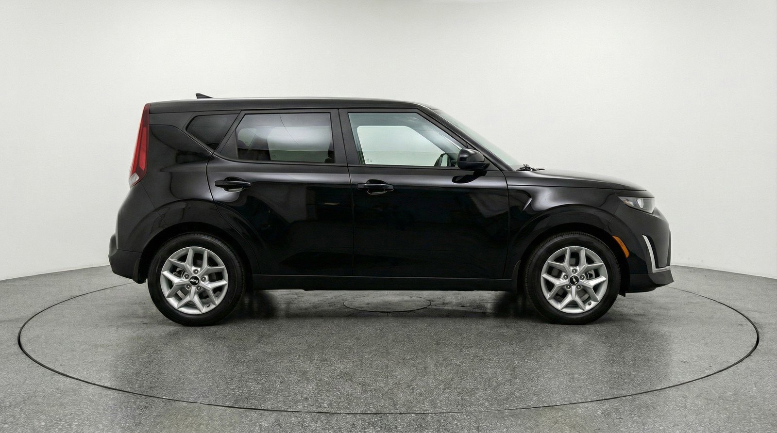 Used 2025 Kia Soul LX w/ LX Technology Package FWD image 11