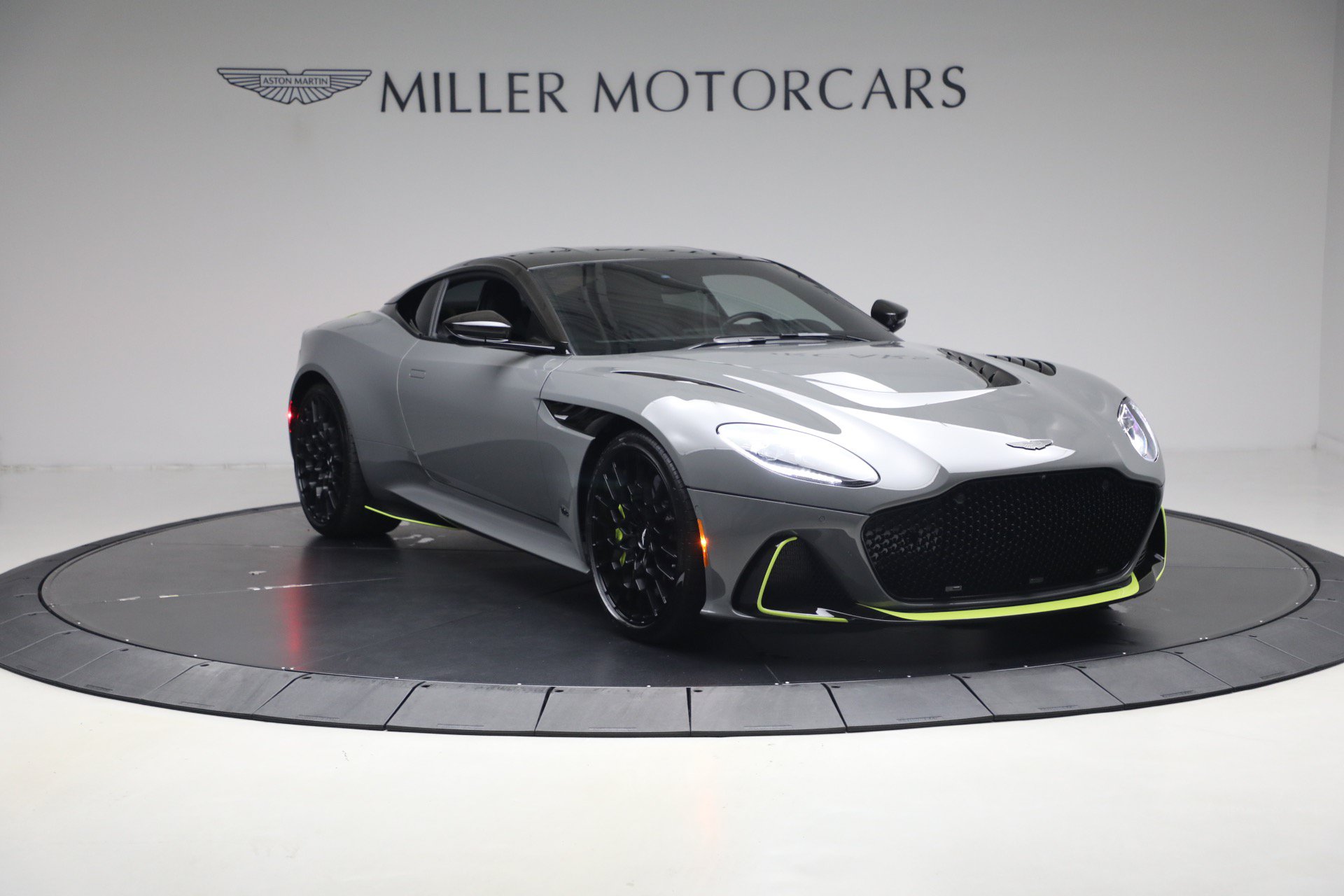 Used 2023 Aston Martin DBS Coupe RWD image 11