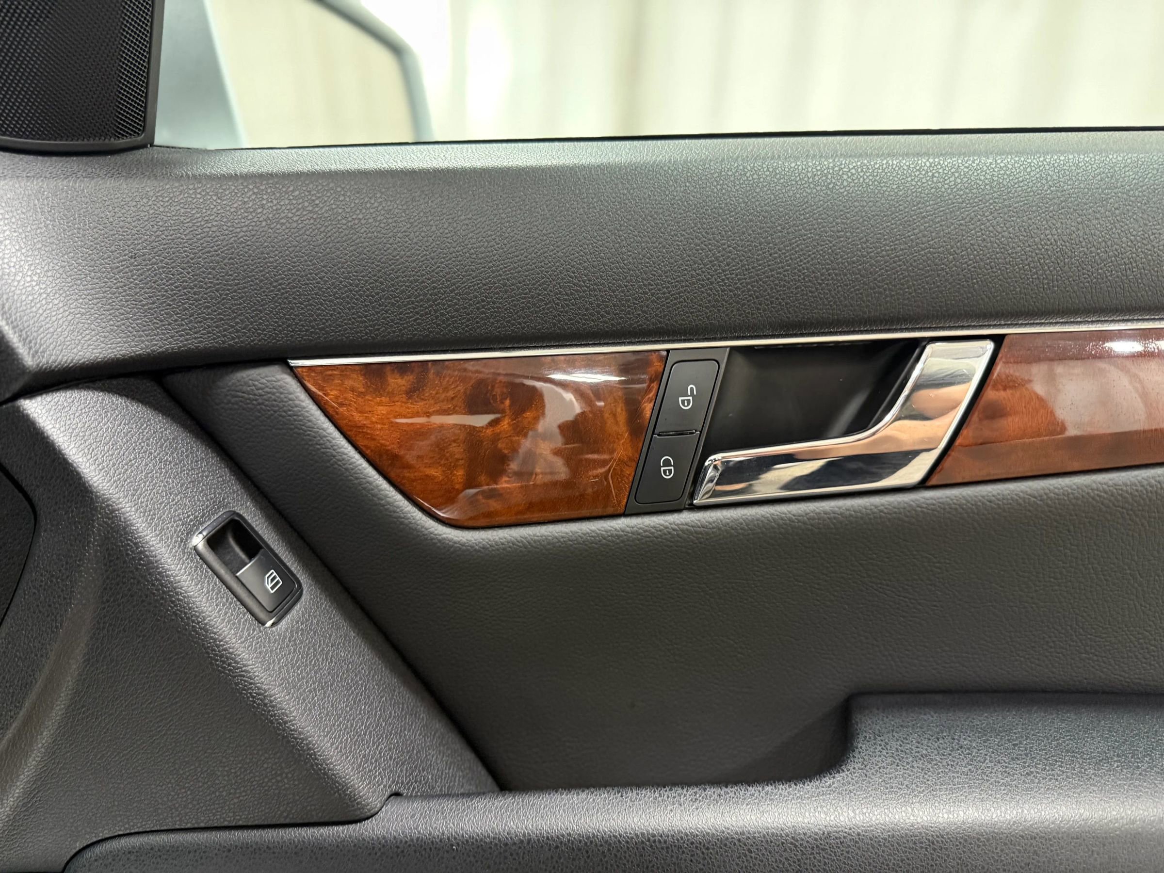 Used 2010 Mercedes-Benz C 300 Sedan image 26