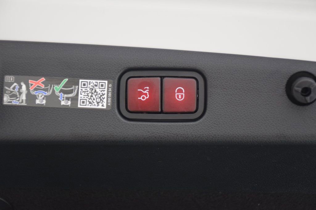 Used 2025 Mercedes-Benz E 53 AMG e 4MATIC Sedan image 31