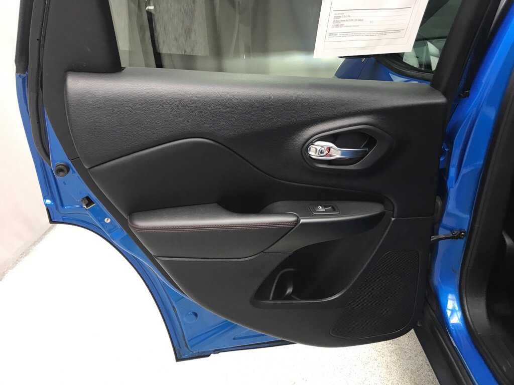 Used 2019 Jeep Cherokee Trailhawk w/ Comfort/Convenience Group image 13