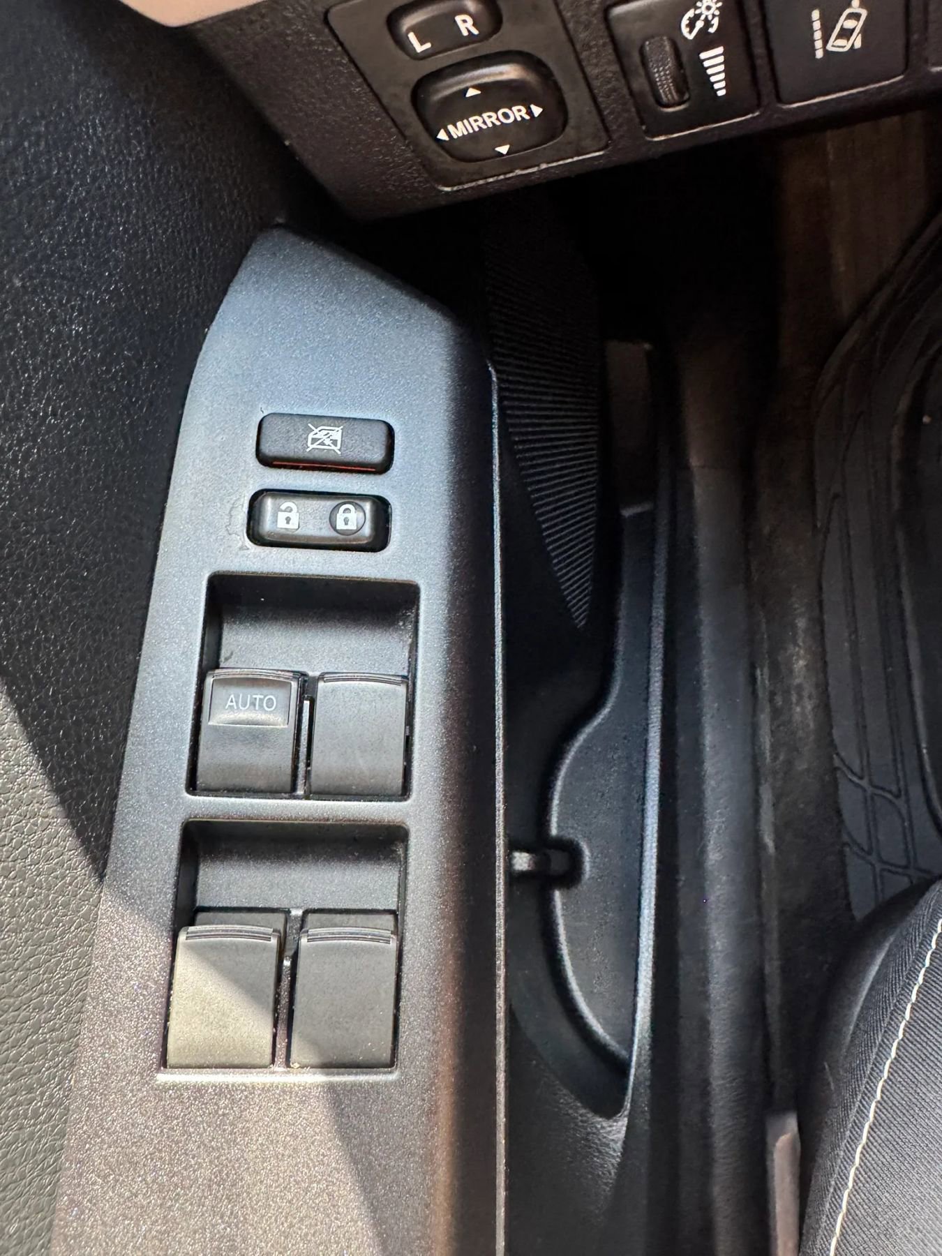 Used 2018 Toyota RAV4 XLE AWD/4WD image 15