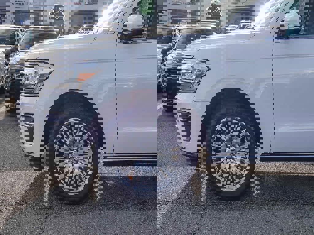 Used 2024 Ford Expedition Max Limited image 9