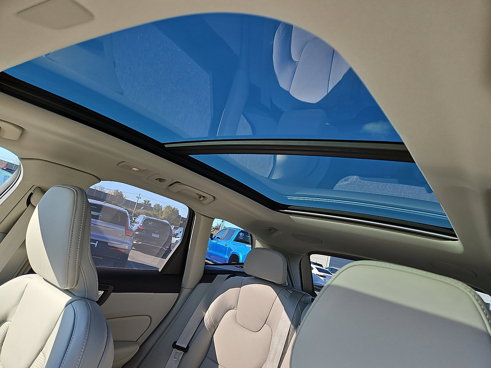 New 2026 Volvo XC60 B5 Ultra w/ Protection Package Premier AWD/4WD image 12