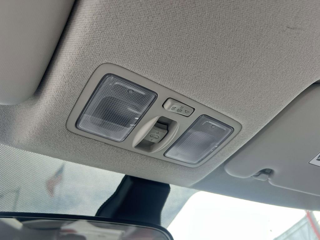 Certified 2025 Hyundai Venue SEL image 38