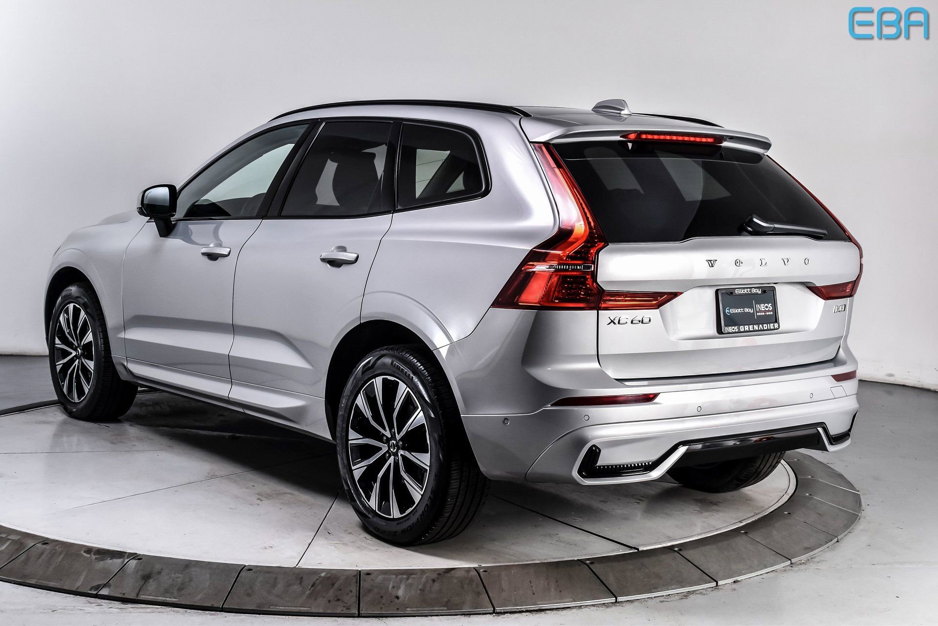 Used 2025 Volvo XC60 B5 Plus AWD/4WD image 4