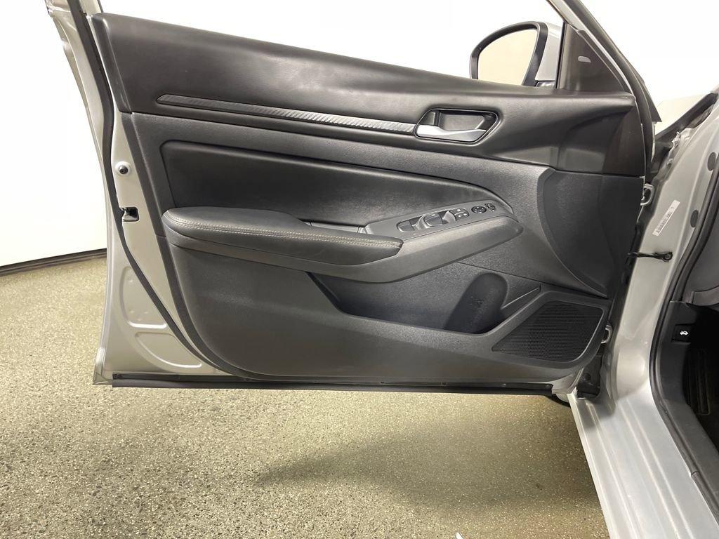 Used 2024 Nissan Altima 2.5 SV w/ SV Premium Package image 19