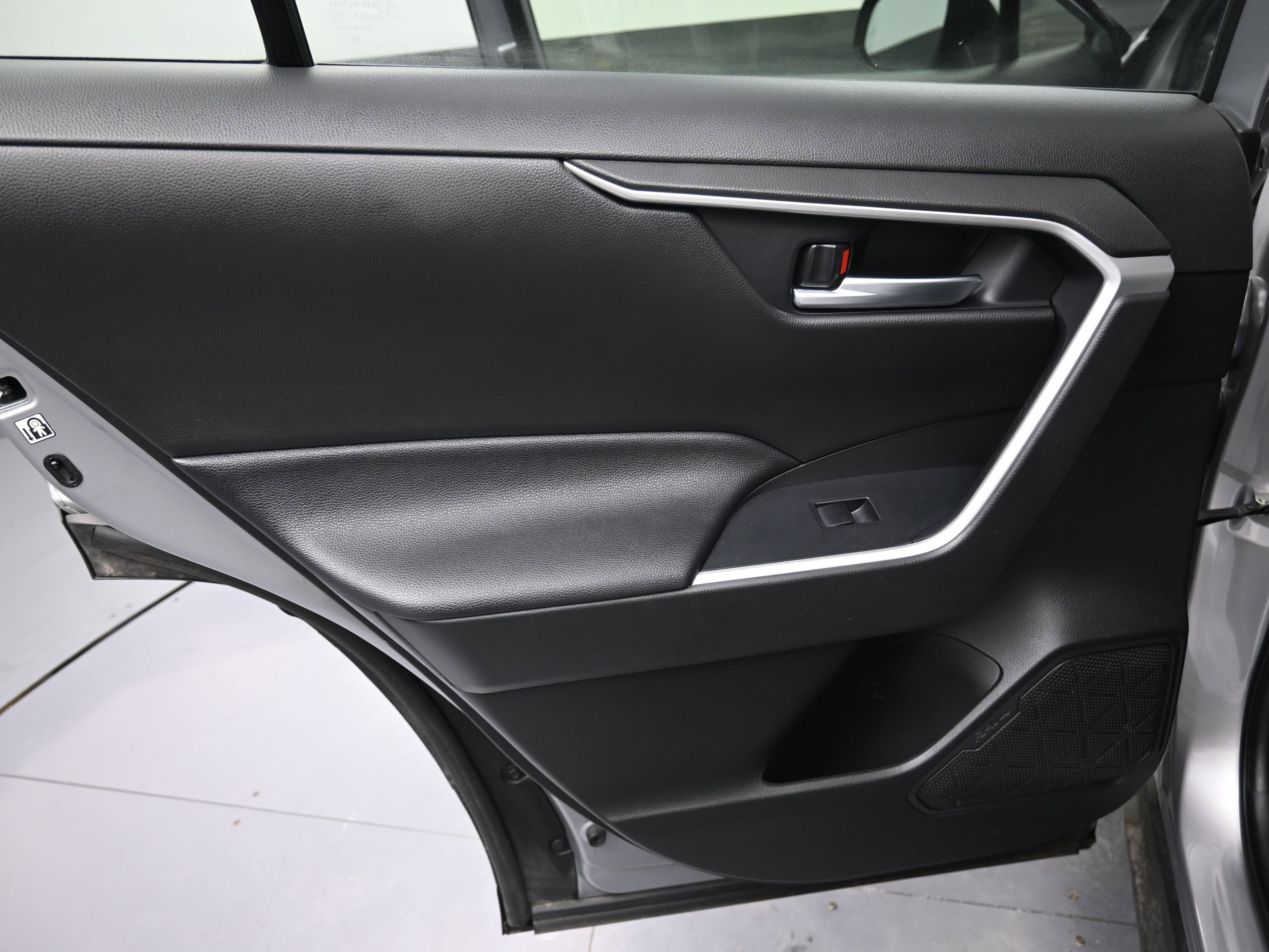 Used 2020 Toyota RAV4 XLE w/ Convenience Package image 27