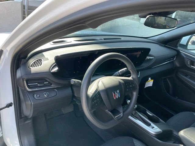 Certified 2025 Buick Envista Preferred w/ Advanced Safety Package FWD image 7