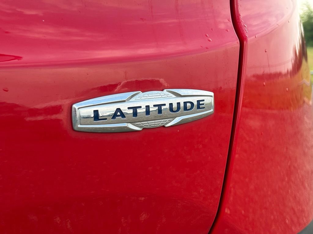 Used 2015 Jeep Renegade Latitude AWD/4WD image 11