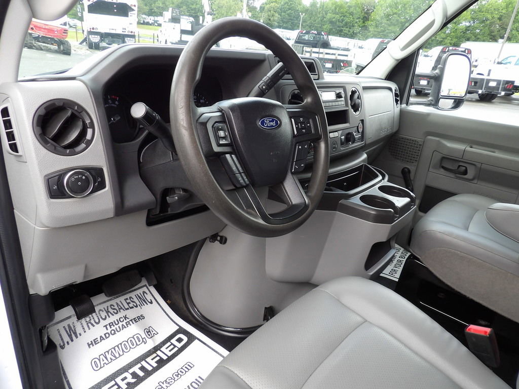 Used 2021 Ford E-350 and Econoline 350 Super Duty RWD image 15