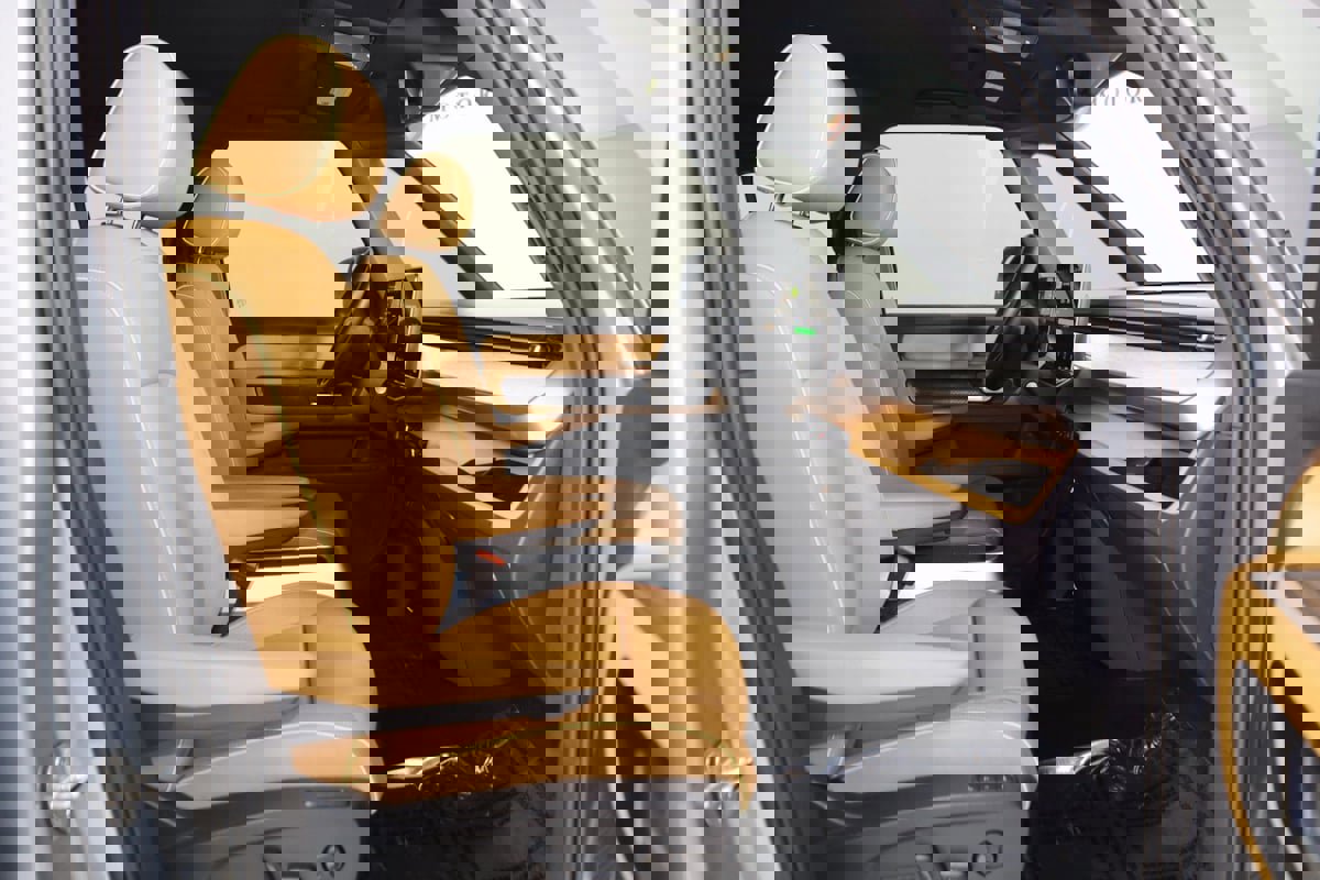 Used 2025 Volkswagen ID. Buzz Pro S image 12