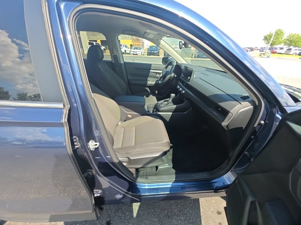 Used 2025 Honda CR-V LX image 31