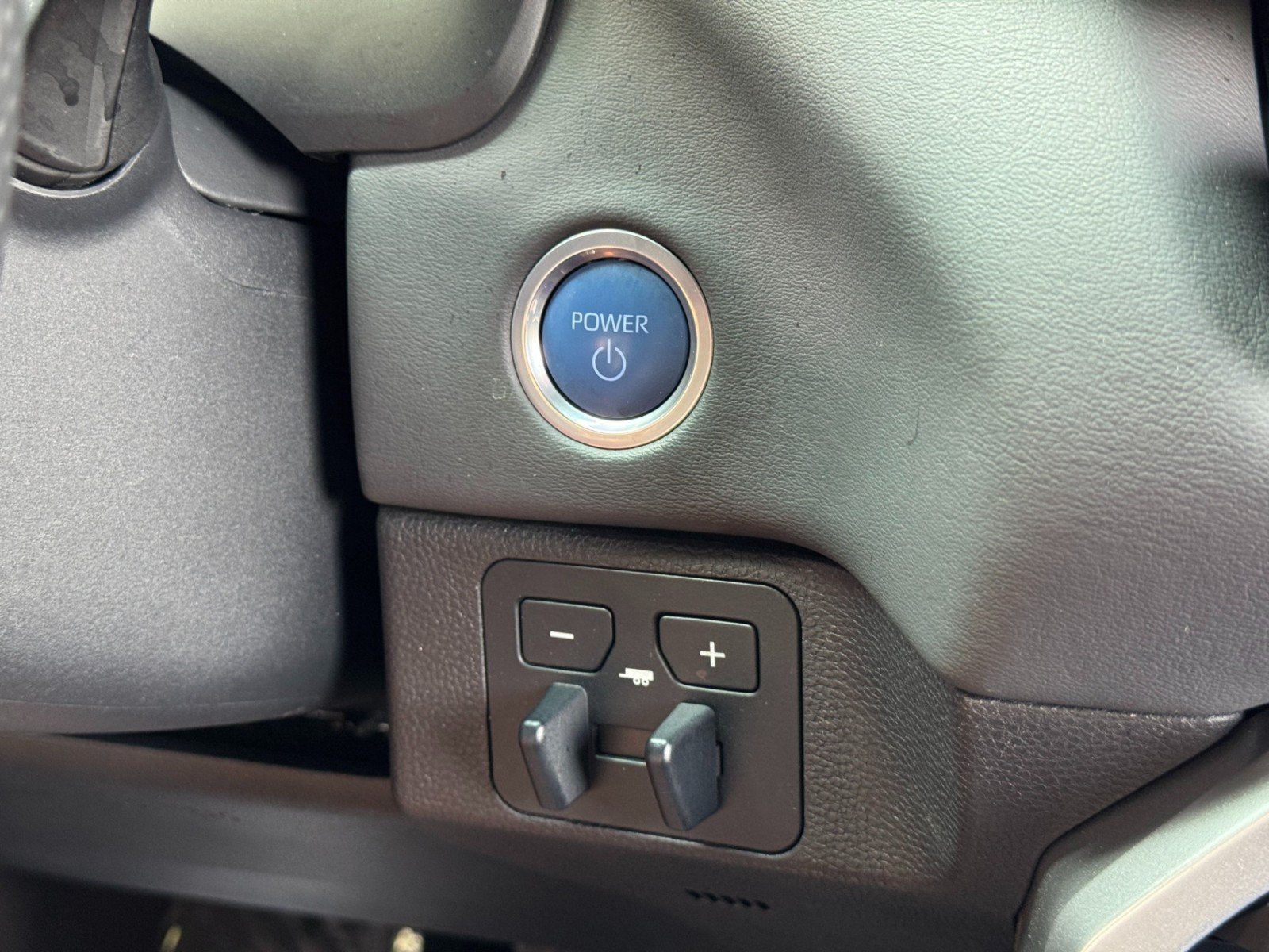 Used 2024 Toyota Sequoia Platinum AWD/4WD image 25