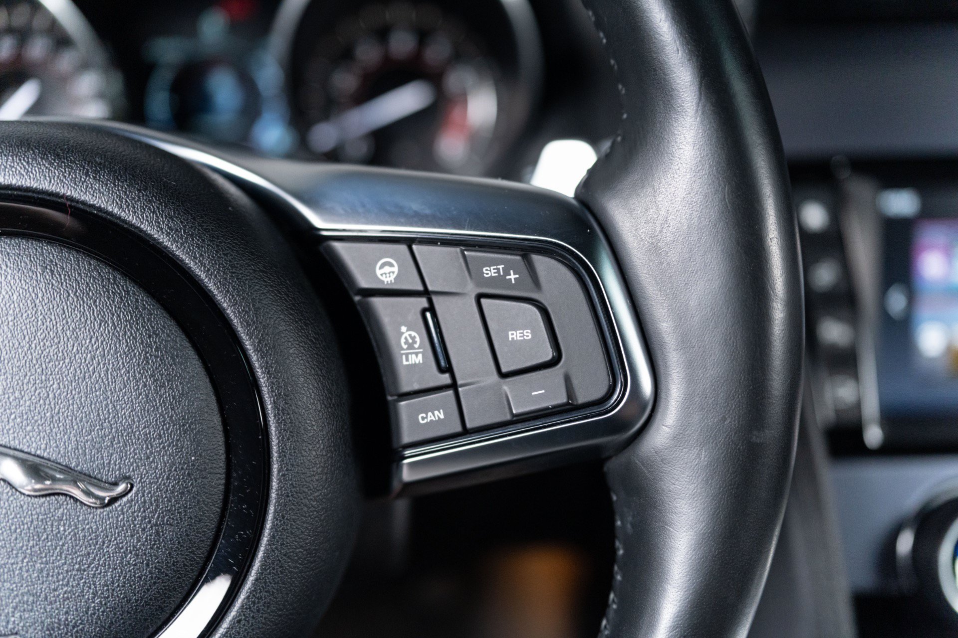 Used 2018 Jaguar F-TYPE Coupe RWD image 56