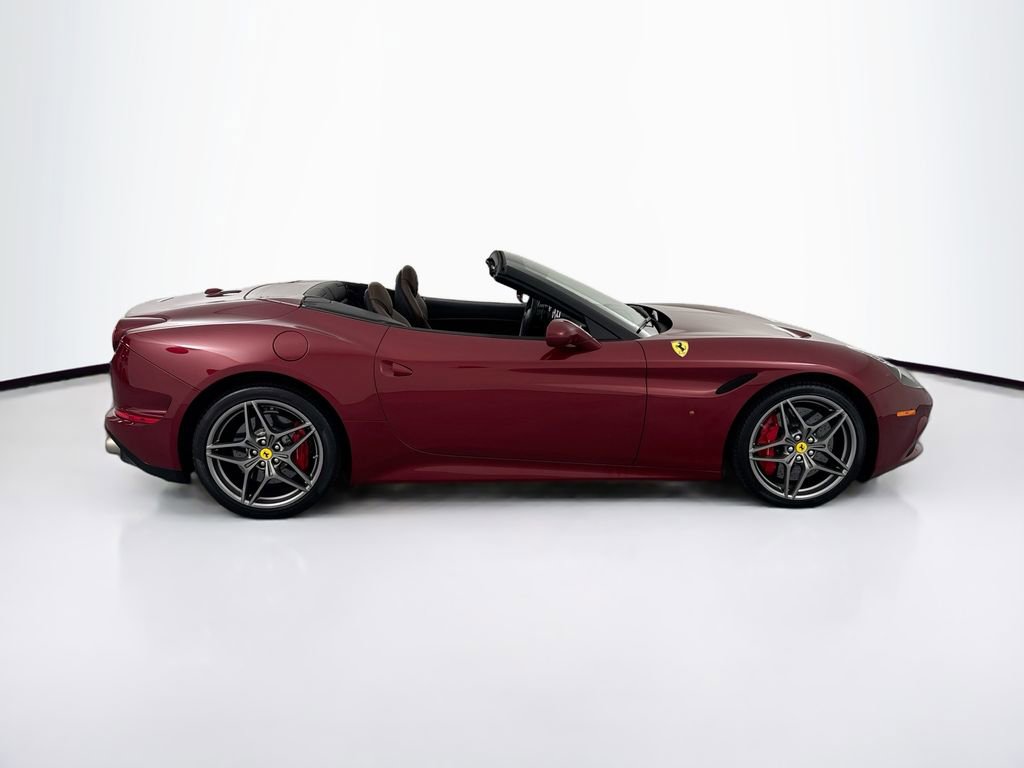 Used 2016 Ferrari California T image 4