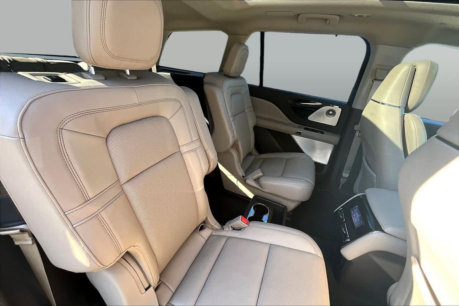Used 2023 Lincoln Aviator Grand Touring w/ Equipment Group 301A AWD/4WD image 19