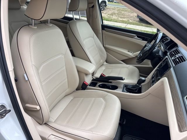 Used 2017 Volkswagen Passat 1.8T SE FWD image 24