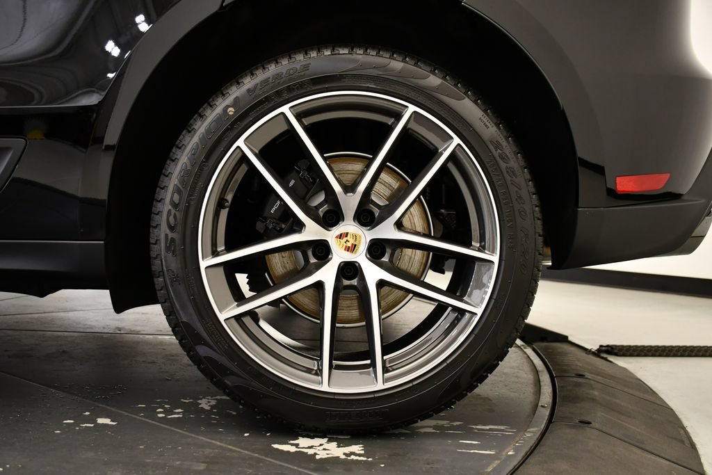Certified 2026 Porsche Macan AWD/4WD image 16