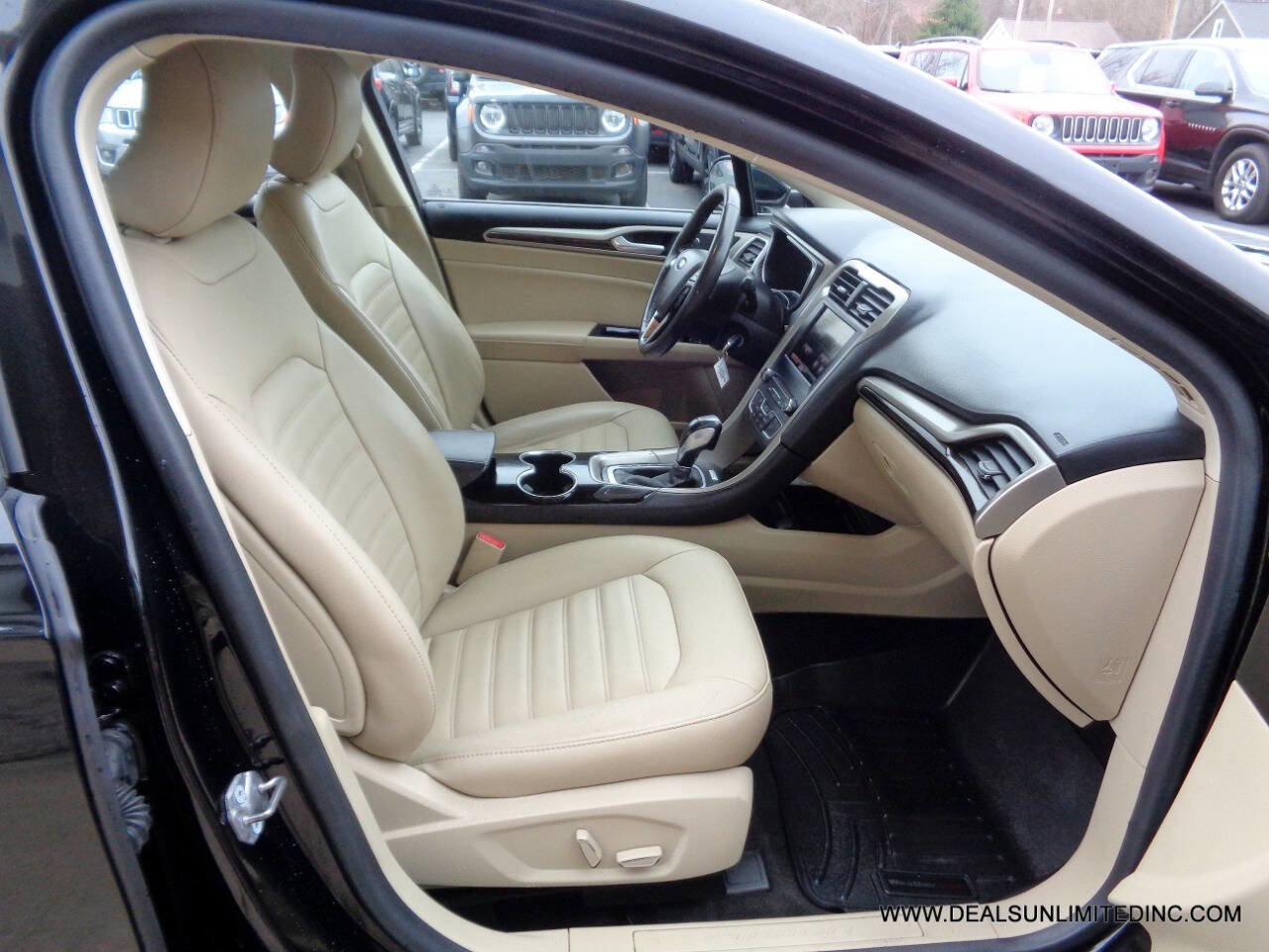 Used 2016 Ford Fusion SE w/ Equipment Group 202A image 20