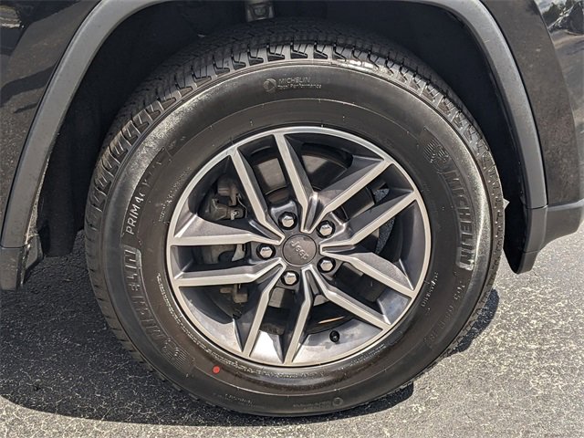 Certified 2019 Jeep Grand Cherokee Laredo w/ Laredo X Package image 9
