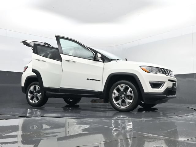 Used 2020 Jeep Compass Limited AWD/4WD image 31