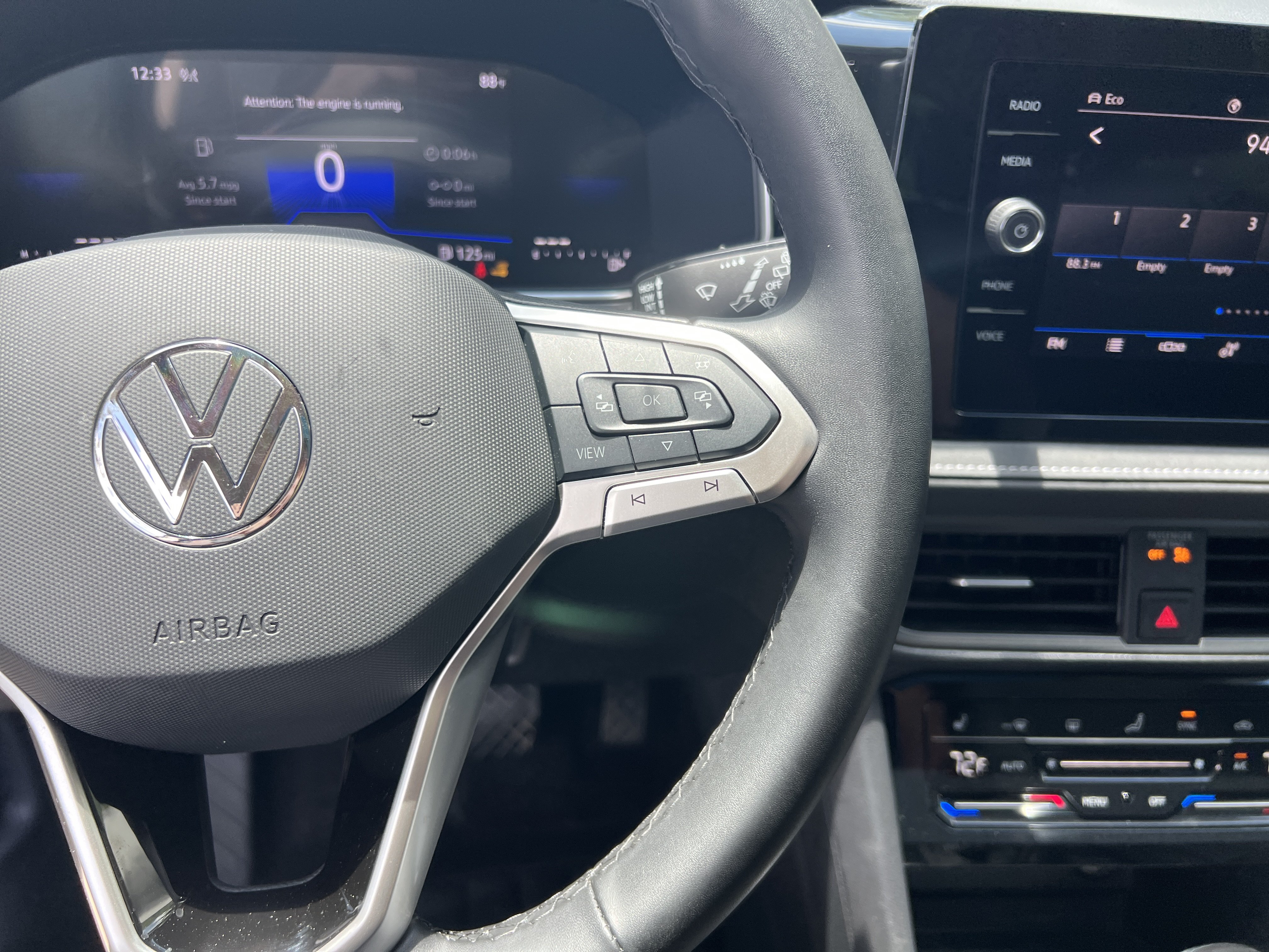 Certified 2025 Volkswagen Taos SE AWD/4WD image 18