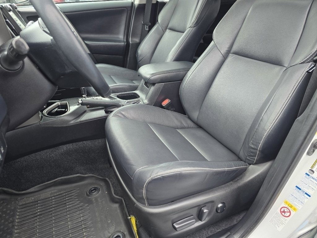 Used 2018 Toyota RAV4 Limited image 22