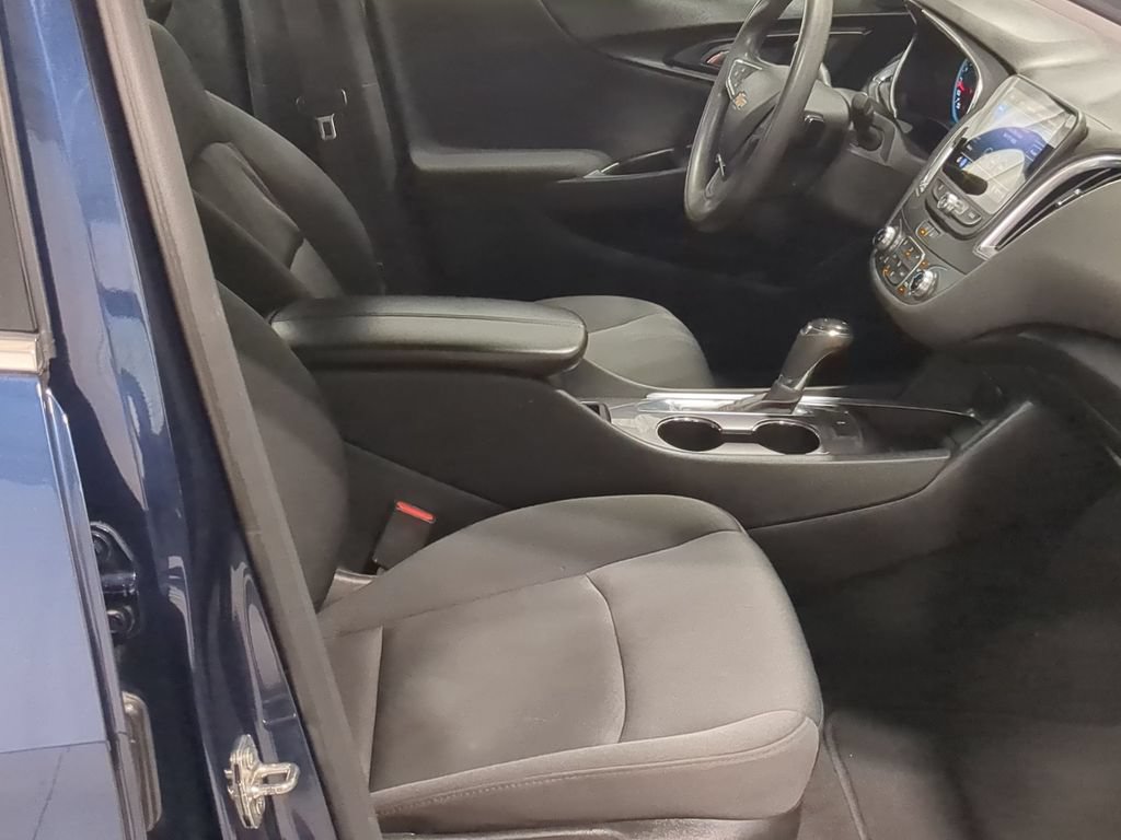 Used 2020 Chevrolet Malibu LT FWD image 26