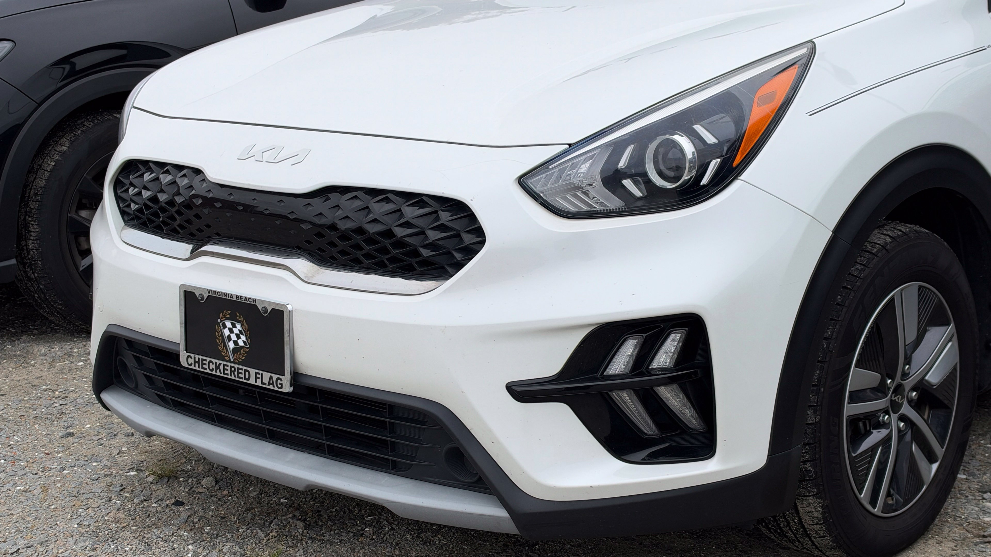 Used 2022 Kia Niro LXS FWD image 2