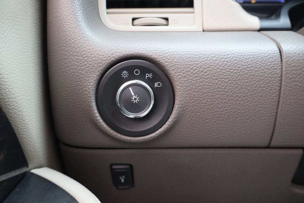 Used 2017 Lincoln Navigator L Select AWD/4WD image 17