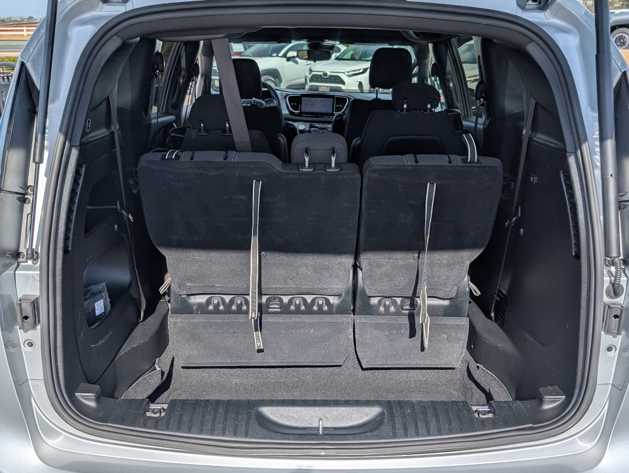 Used 2024 Chrysler Pacifica Touring image 9