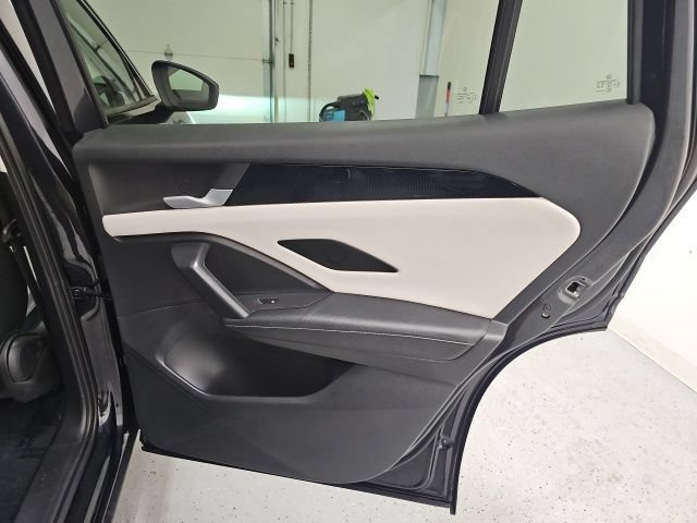Used 2025 Volkswagen Tiguan SE w/ Panoramic Sunroof Package AWD/4WD image 32