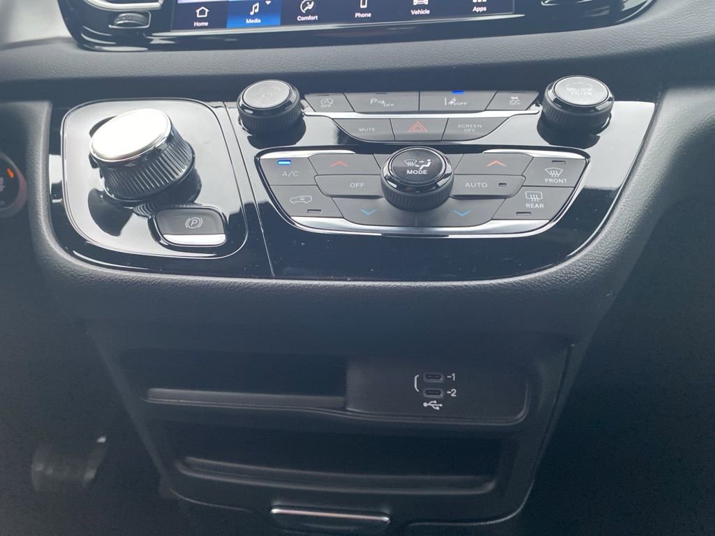 New 2026 Chrysler Voyager LX image 30