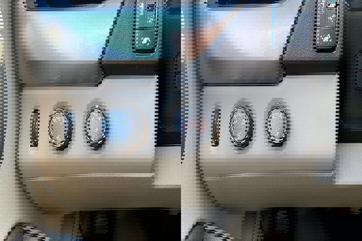 Used 2020 Chevrolet Tahoe LT image 28