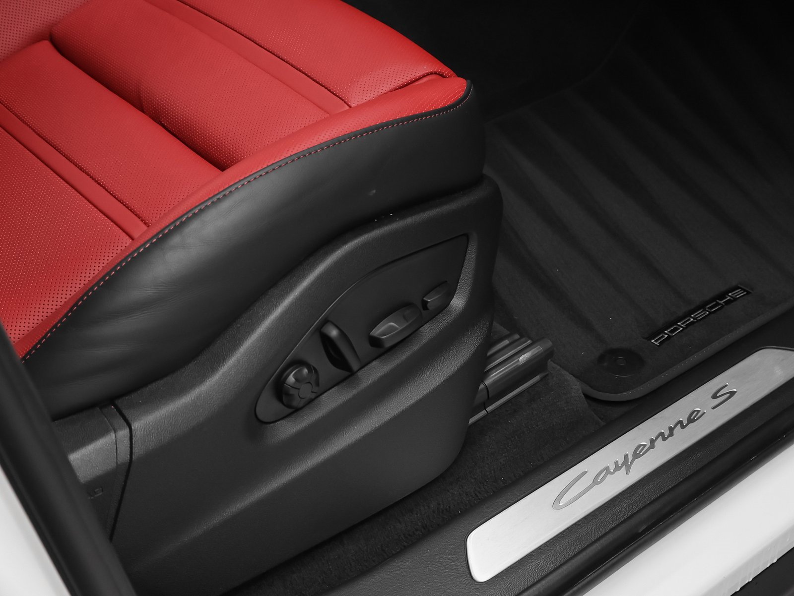 Used 2026 Porsche Cayenne S image 20