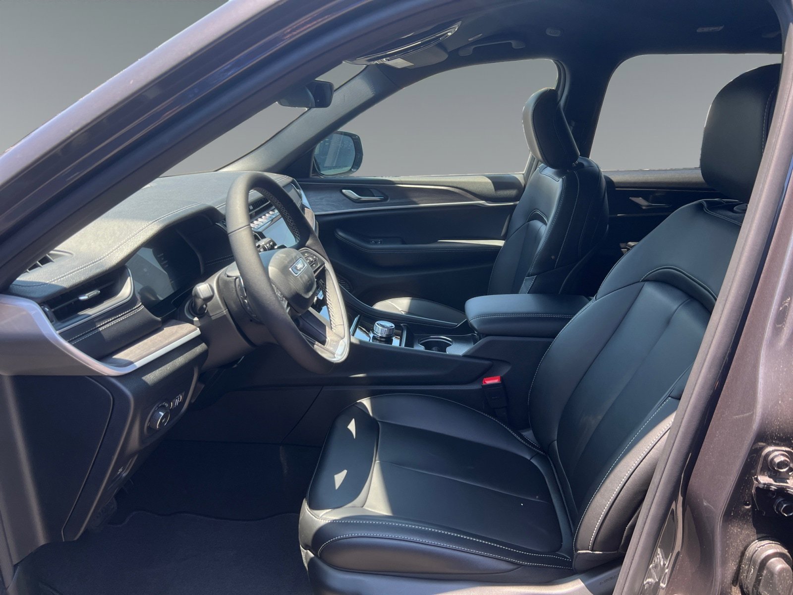 Used 2025 Jeep Grand Cherokee L Limited RWD image 9