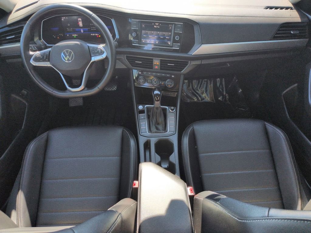 Used 2023 Volkswagen Jetta SE w/ Panoramic Sunroof Package image 16