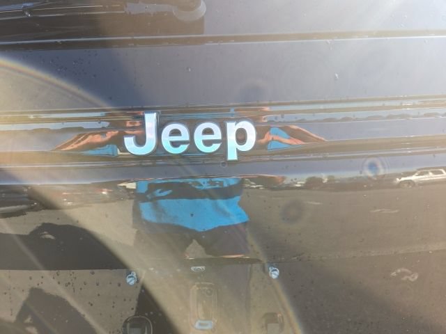 Used 2025 Jeep Grand Cherokee Summit AWD/4WD image 24