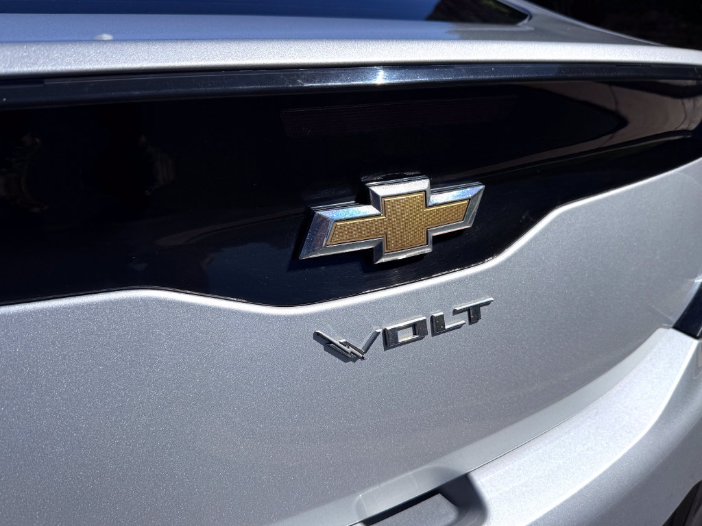 Used 2017 Chevrolet Volt Premier w/ Driver Confidence Package FWD image 9