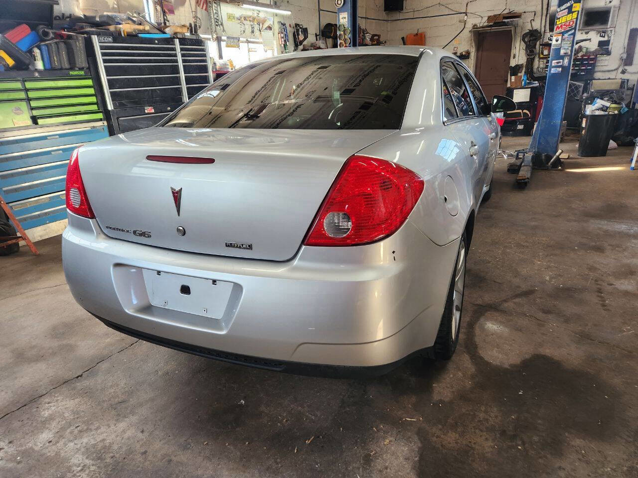 Used 2010 Pontiac G6 Base 4dr Sedan image 5